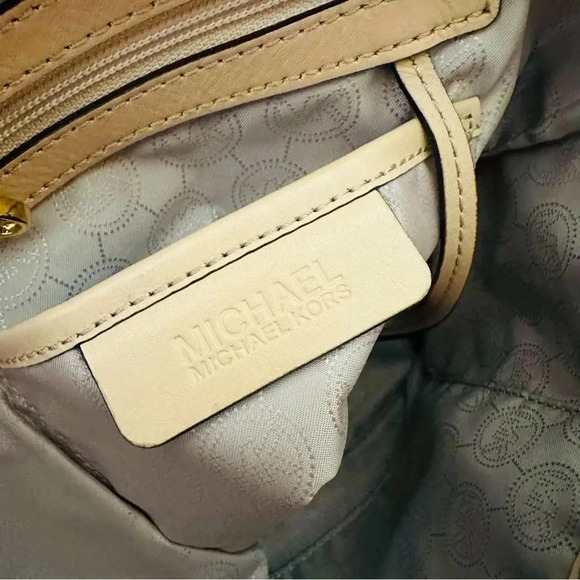 Micheal Kors Rare Medium White Tiger Jet Set Travel Tote - Picture 14 of 15